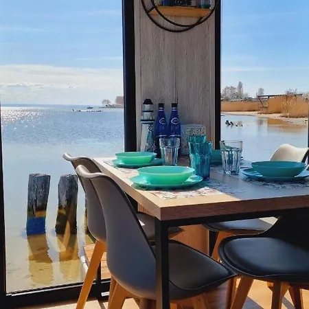 Na Wodzie - Houseboat