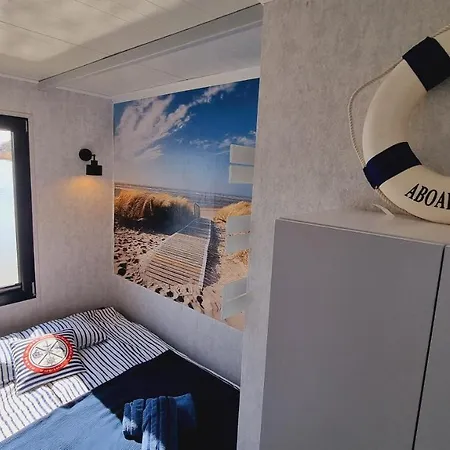 Na Wodzie - Houseboat