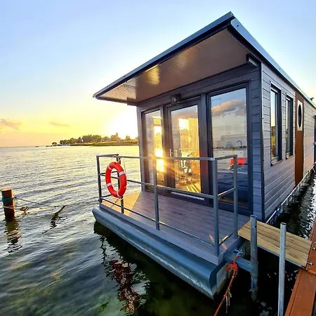 Na Wodzie - Houseboat