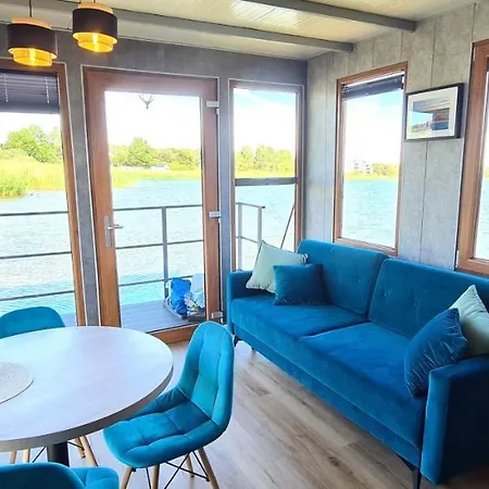 アパート Na Wodzie - Houseboat ヤスタルニャ