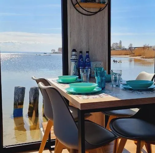 Na Wodzie - Houseboat