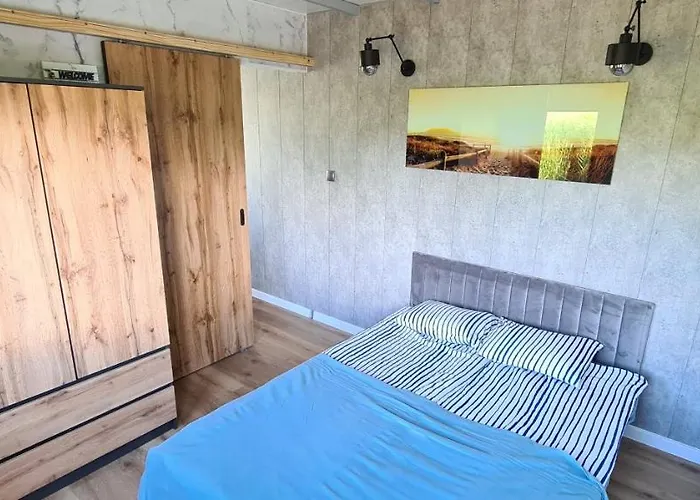 Na Wodzie - Houseboat Апартаменты *