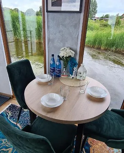 Апартаменты Na Wodzie - Houseboat Ястарня