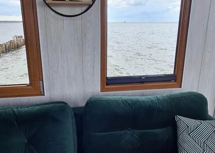 Na Wodzie - Houseboat Апартаменты *