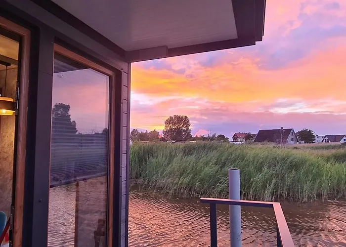 Na Wodzie - Houseboat Апартаменты Ястарня